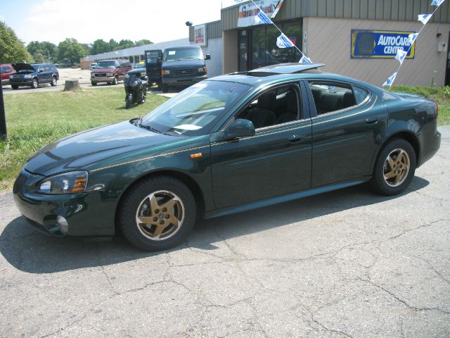 Pontiac Grand Prix 2004 photo 2