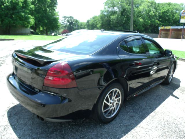 Pontiac Grand Prix 2004 photo 2