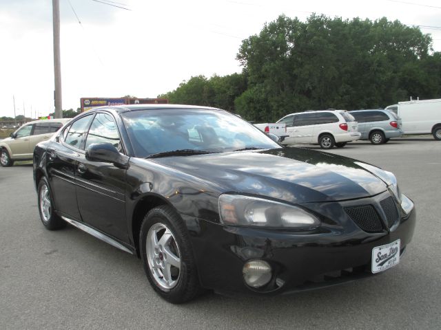 Pontiac Grand Prix 2004 photo 2