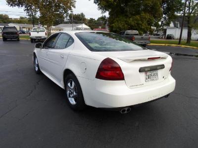 Pontiac Grand Prix 2004 photo 2