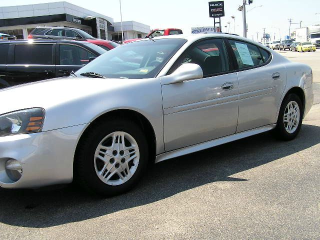 Pontiac Grand Prix 2004 photo 2