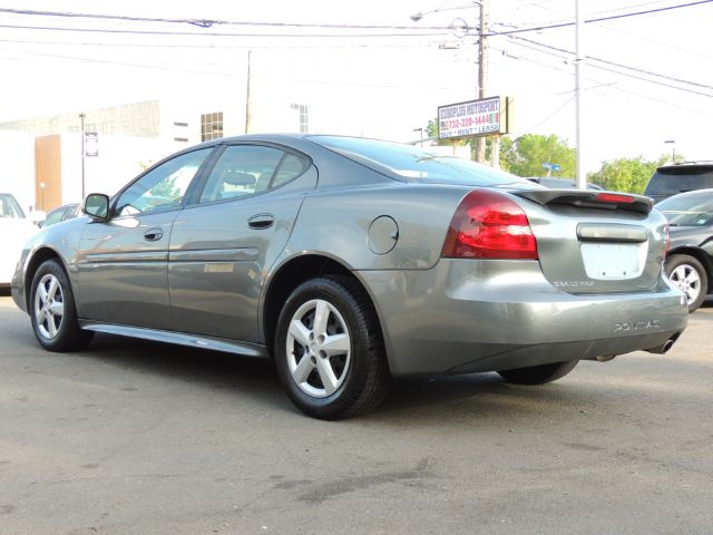 Pontiac Grand Prix 2005 photo 10