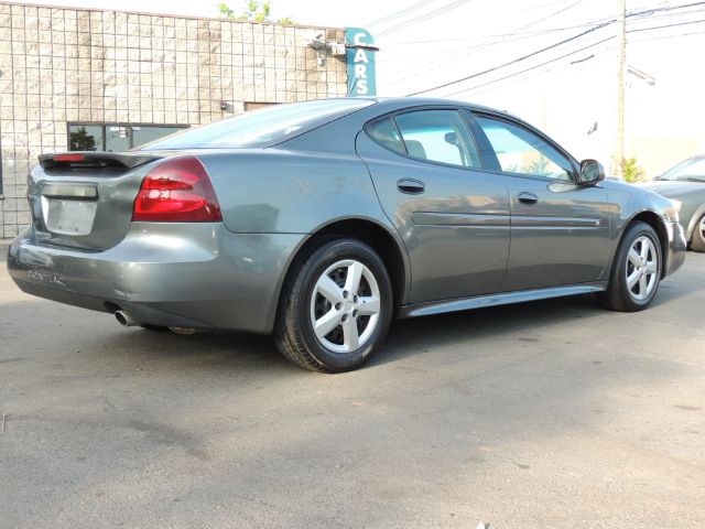 Pontiac Grand Prix 2005 photo 12