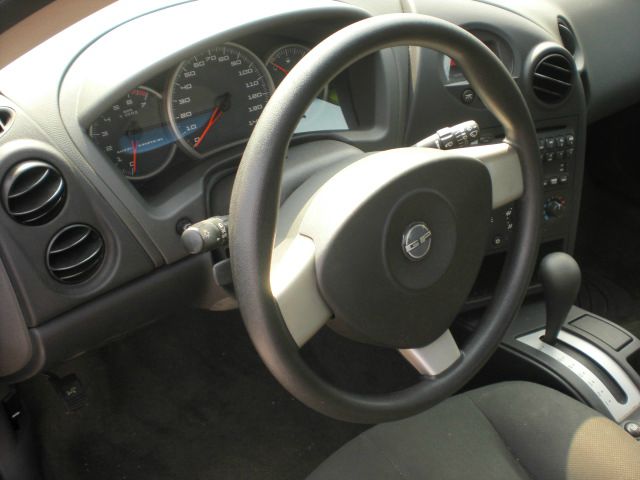 Pontiac Grand Prix 2005 photo 3