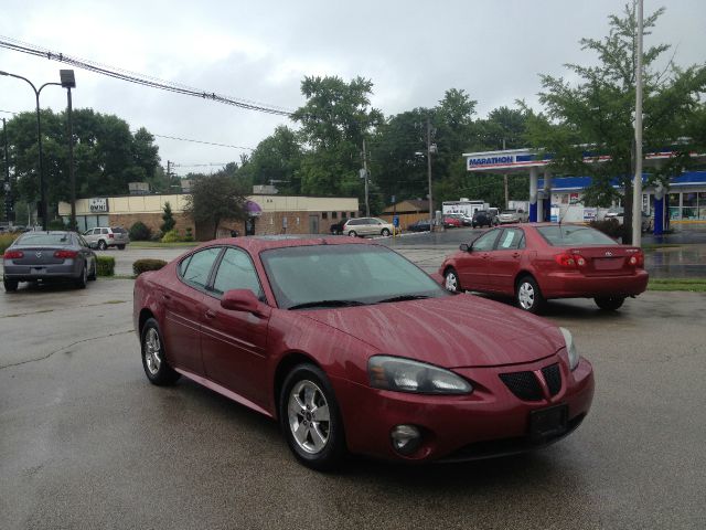 Pontiac Grand Prix 2005 photo 2