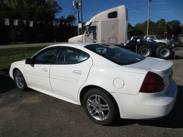 Pontiac Grand Prix 2005 photo 3