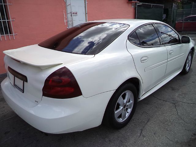 Pontiac Grand Prix 2005 photo 3