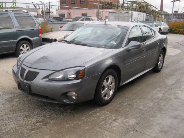 Pontiac Grand Prix 2005 photo 2