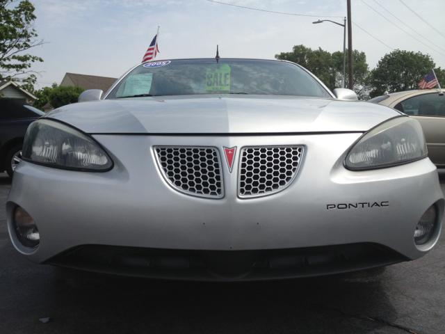 Pontiac Grand Prix 2005 photo 14