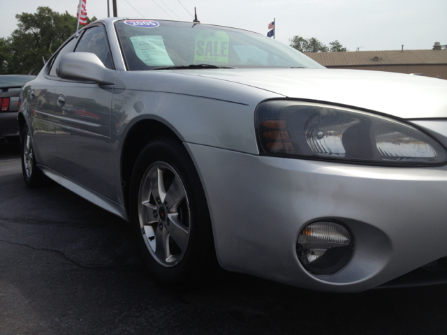 Pontiac Grand Prix 2005 photo 21