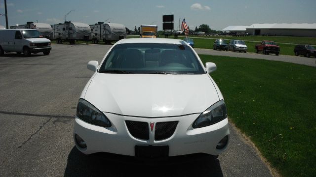 Pontiac Grand Prix 2005 photo 10