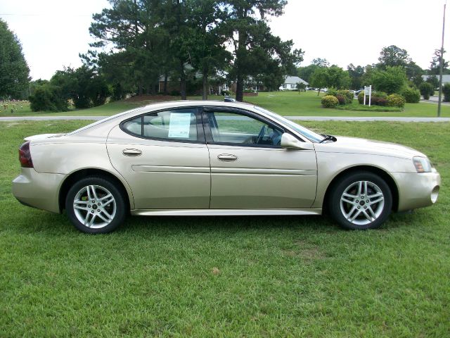 Pontiac Grand Prix 2005 photo 12