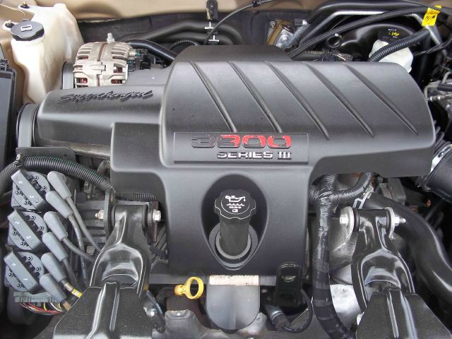 Pontiac Grand Prix 2005 photo 2