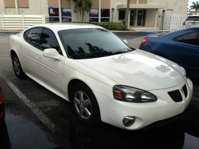 Pontiac Grand Prix 2005 photo 3