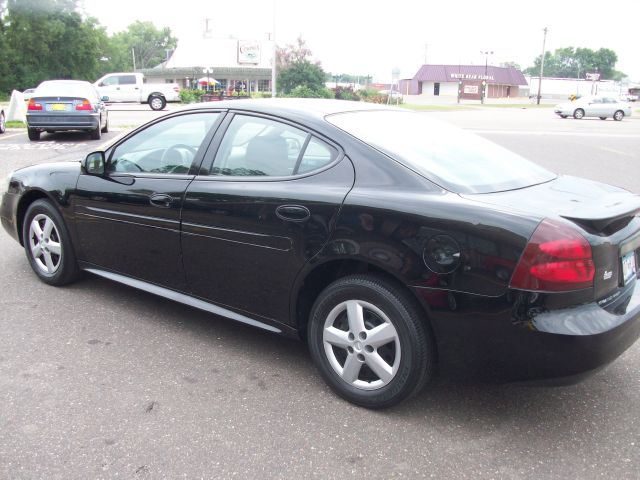 Pontiac Grand Prix 2005 photo 2