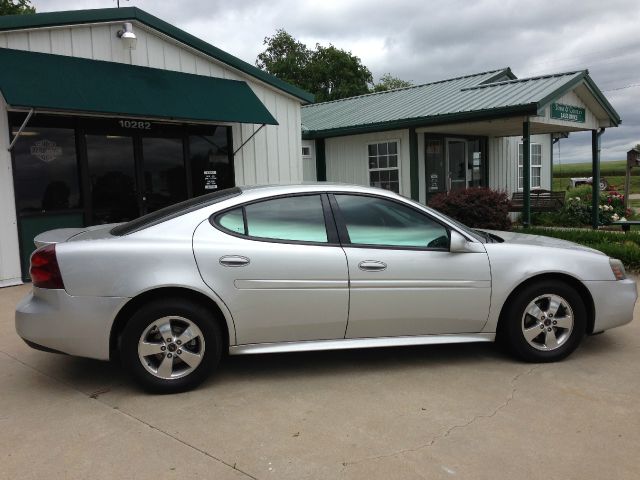 Pontiac Grand Prix 2005 photo 1