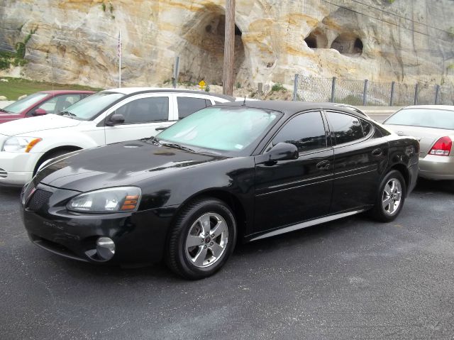 Pontiac Grand Prix 2005 photo 2