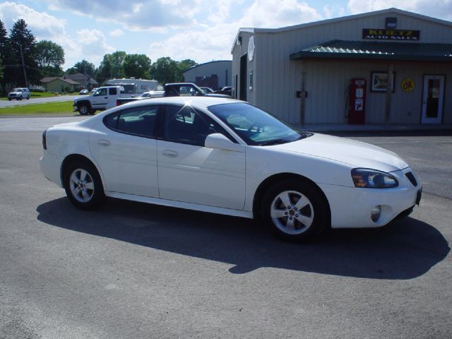 Pontiac Grand Prix 2005 photo 1