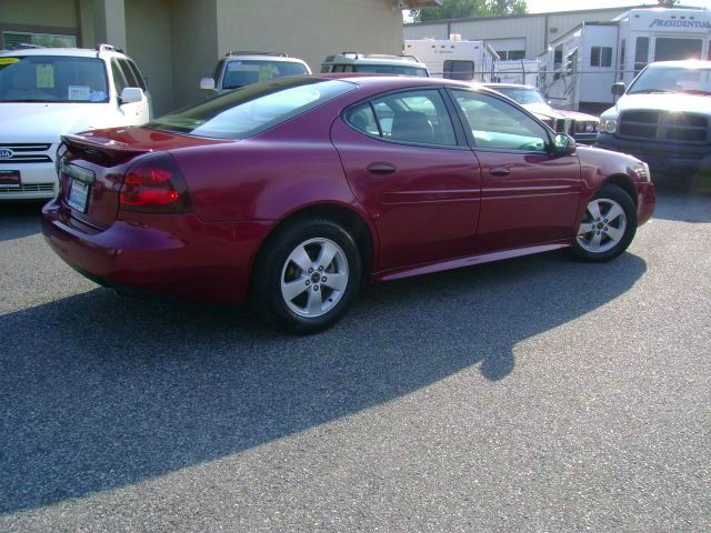 Pontiac Grand Prix 2005 photo 2