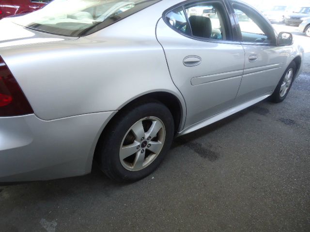 Pontiac Grand Prix 2005 photo 2