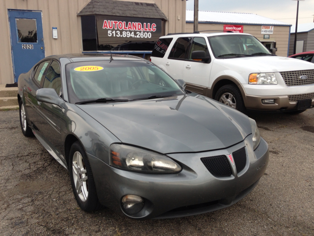 Pontiac Grand Prix 2005 photo 2