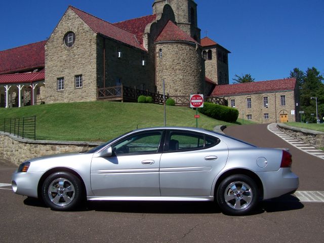 Pontiac Grand Prix 2005 photo 1