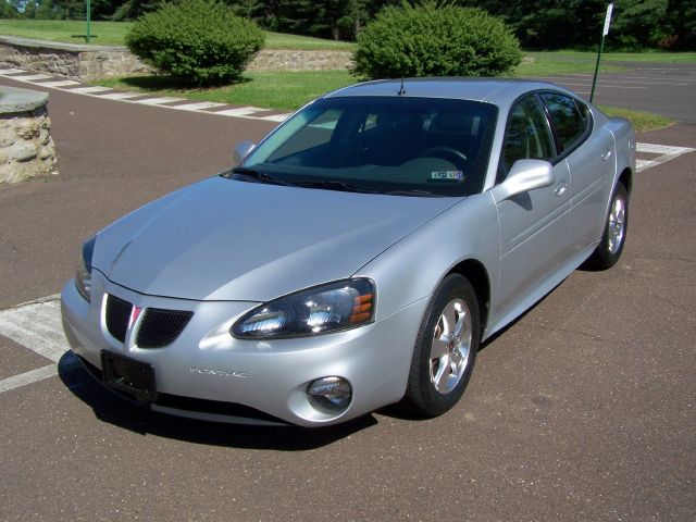 Pontiac Grand Prix 2005 photo 13