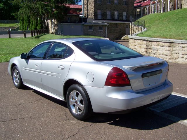 Pontiac Grand Prix 2005 photo 14