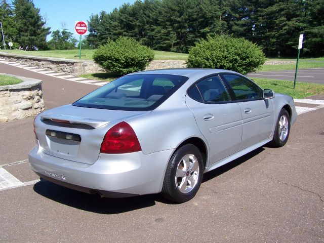 Pontiac Grand Prix 2005 photo 16