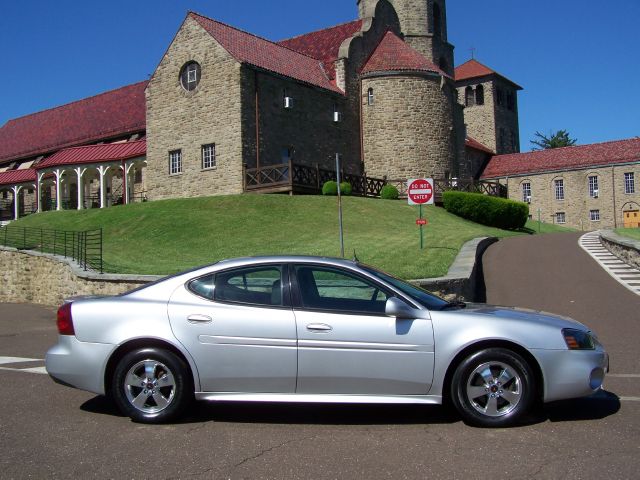 Pontiac Grand Prix 2005 photo 19