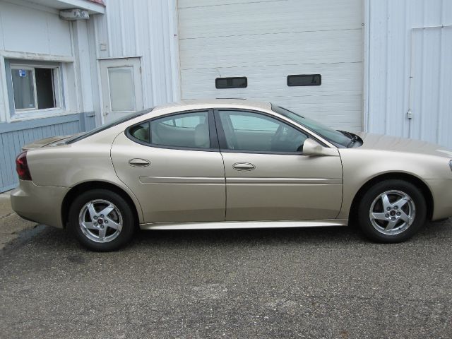 Pontiac Grand Prix 2005 photo 2