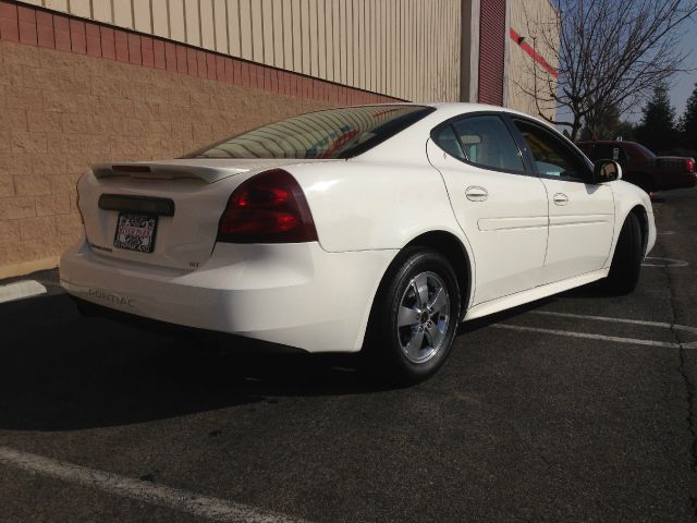 Pontiac Grand Prix 2005 photo 4