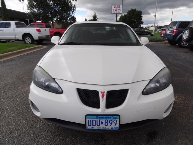 Pontiac Grand Prix 2005 photo 2