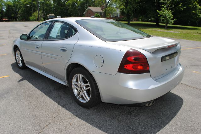 Pontiac Grand Prix 2005 photo 12