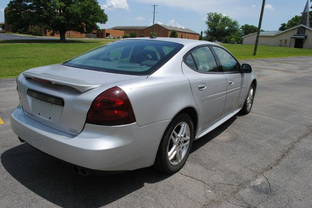 Pontiac Grand Prix 2005 photo 17