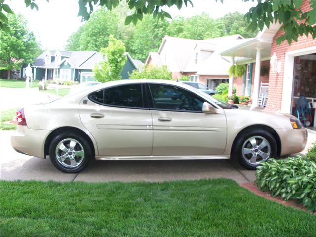 Pontiac Grand Prix 2005 photo 1