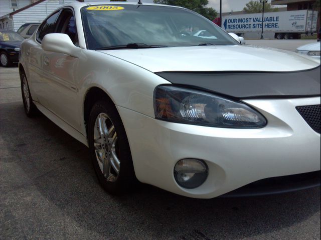 Pontiac Grand Prix 2005 photo 1