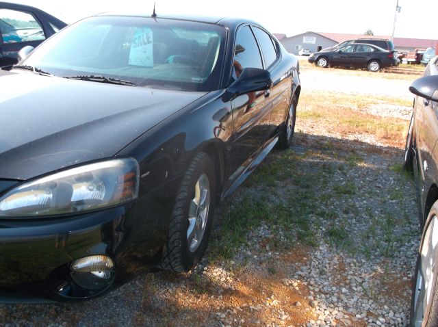 Pontiac Grand Prix 2005 photo 2