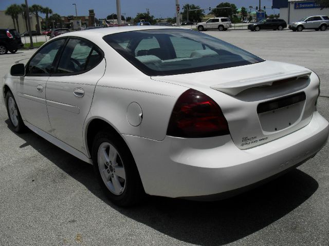 Pontiac Grand Prix 2005 photo 2