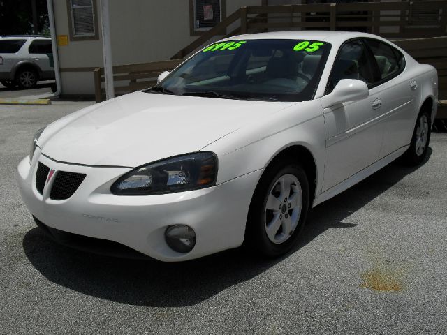 Pontiac Grand Prix 2005 photo 3