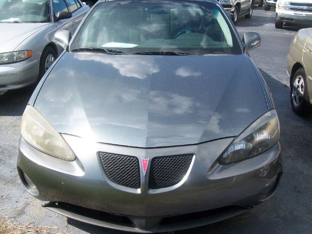 Pontiac Grand Prix 2005 photo 2