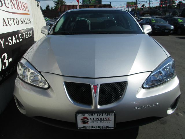 Pontiac Grand Prix 2005 photo 2