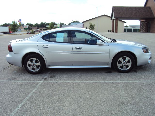 Pontiac Grand Prix 2005 photo 1