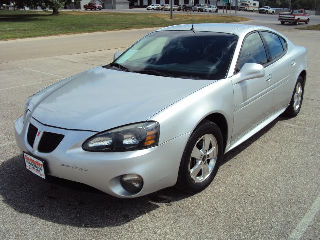 Pontiac Grand Prix 2005 photo 2