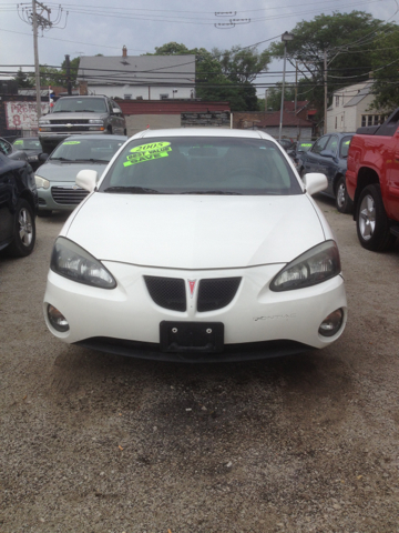 Pontiac Grand Prix 2005 photo 2