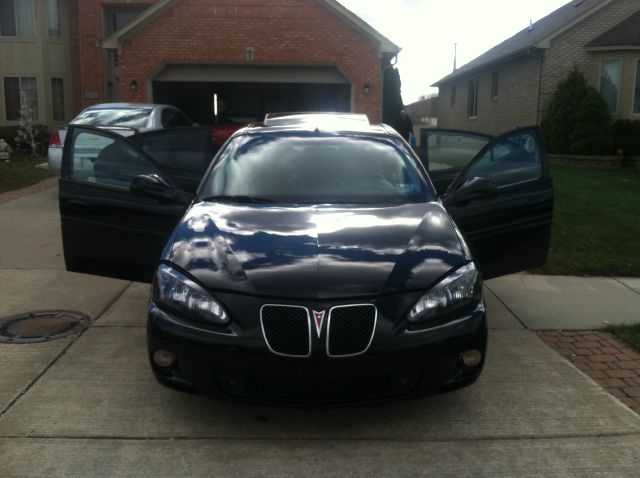 Pontiac Grand Prix 2005 photo 2