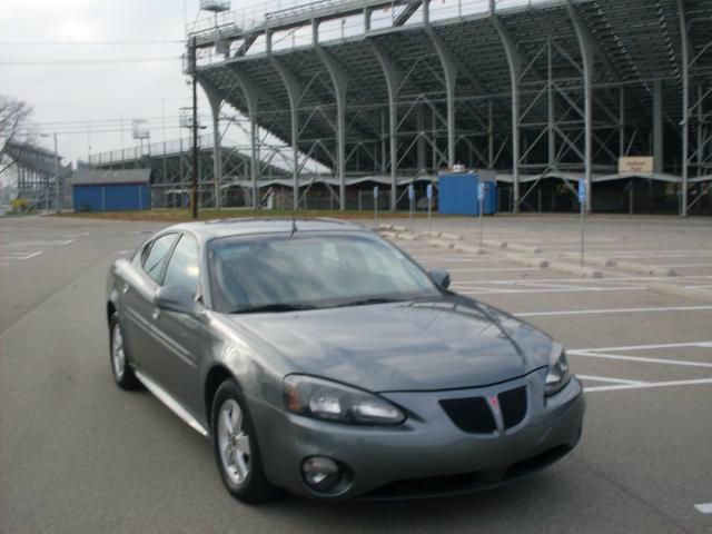 Pontiac Grand Prix 2005 photo 2