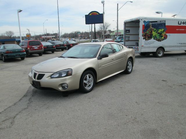 Pontiac Grand Prix 2005 photo 2