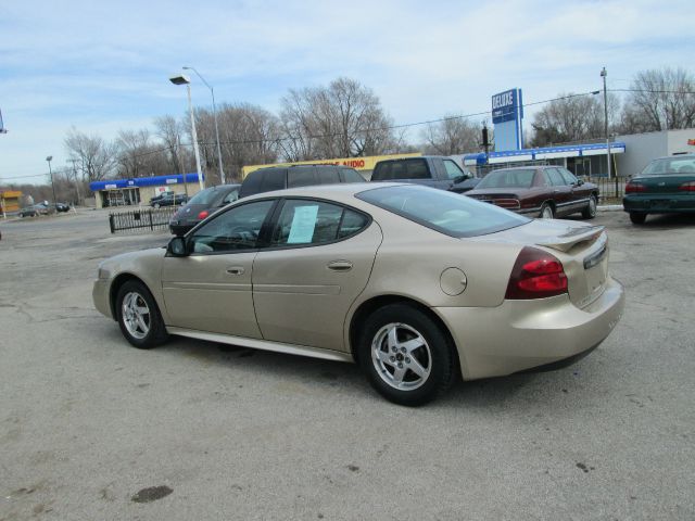 Pontiac Grand Prix 2005 photo 4