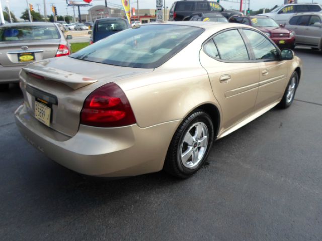 Pontiac Grand Prix 2005 photo 3